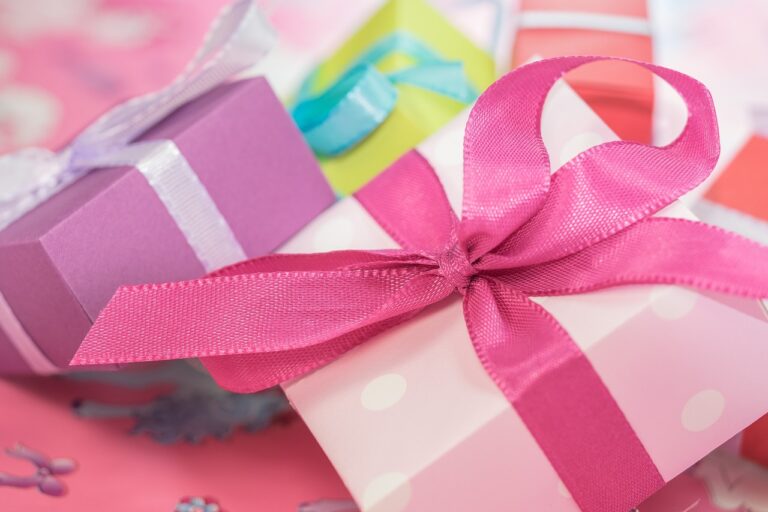 pink, gifts, boxes-553149.jpg